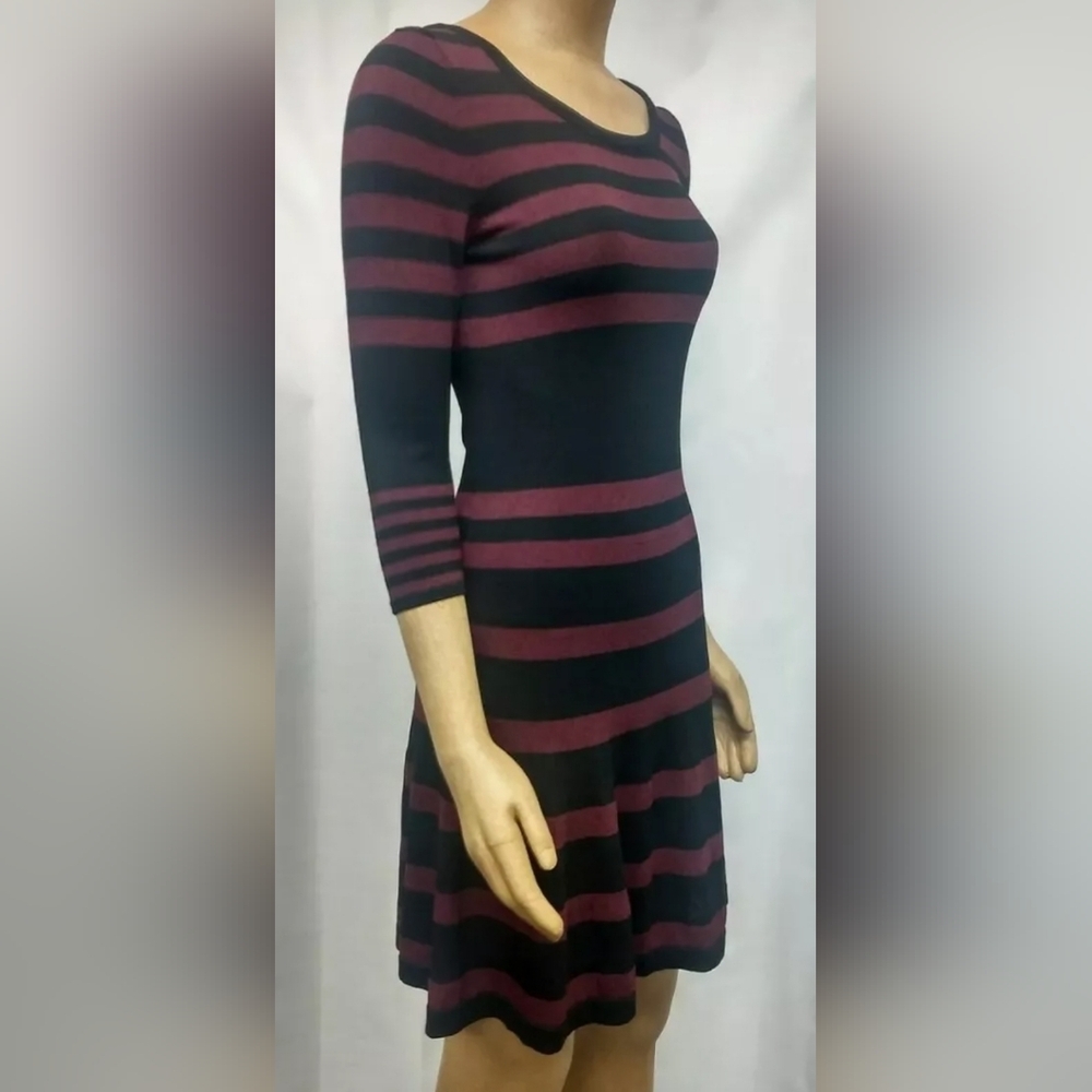 Max Studio Sweater Dress 3/4 Sleeve Black/ Burgundy  PTP:17"-23" Length:38"